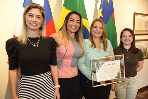 Prefeita recebe prêmio de fórum internacional do Brics