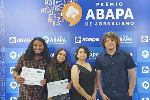 Estudantes e egressos do curso de Jornalismo da Uesb recebem prêmios