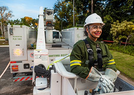 Último dia de inscrições para mulheres na escola de eletricistas da Neoenergia Coelba