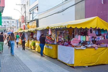 Feira de Economia Solidária acontece na Travessa Lauro de Freitas até sábado, 13