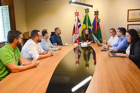 Prefeita Sheila Lemos destaca investimentos na iluminação pública com Neoenergia Coelba