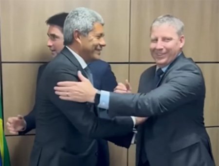 Jonh Rodgerson CEO da Azul assegura manter operações em Vitória da Conquista e Ilhéus