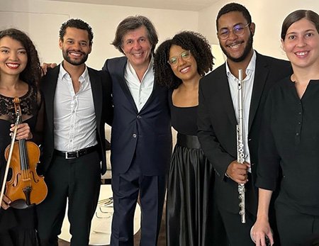 Integrantes do NEOJIBA, Orquestra da Paz e Maestro Ricardo Castro brilham na Europa