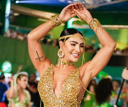 Musa da Mocidade Independente, Aline Mineiro usa look ousado e cheio de brilho