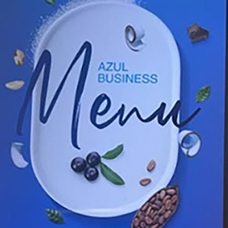 Azul lança serviço que permite escolha de refeição a bordo 7 dias antes do voo  