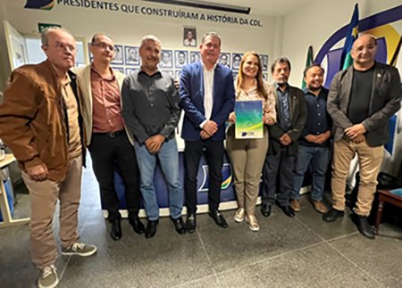 Prefeita Sheila Lemos ouve demandas para revitalizar o centro de Conquista