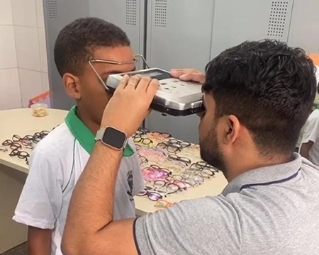 Projeto Pega Visão realiza exames visuais e doa mais de 380 óculos em Feira de Santana