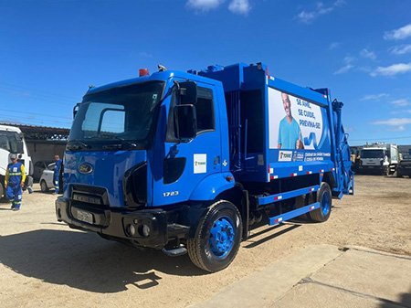 Torre ressalta importância da prevenção contra o câncer de próstata: mensagem circula pela cidade