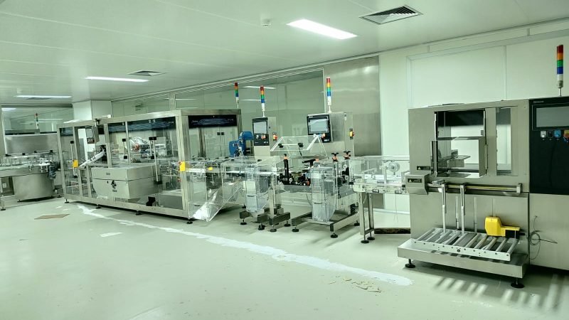 Bahiafarma recebe maquinário: capacidade para embalar até 200 mil caixas de medicamentos/dia