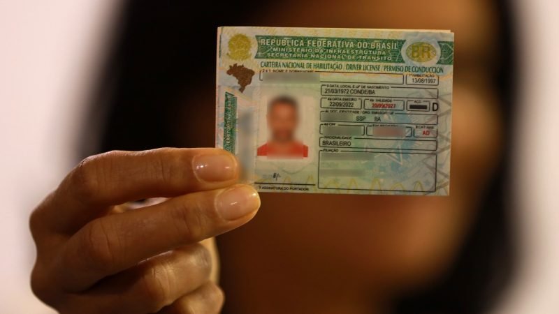 Com serviço opcional do Detran-BA condutor pode receber CNH em casa pelos Correios