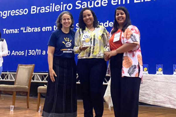 Professoras da UESB recebem Prêmio Brasileiro Saúde em Libras