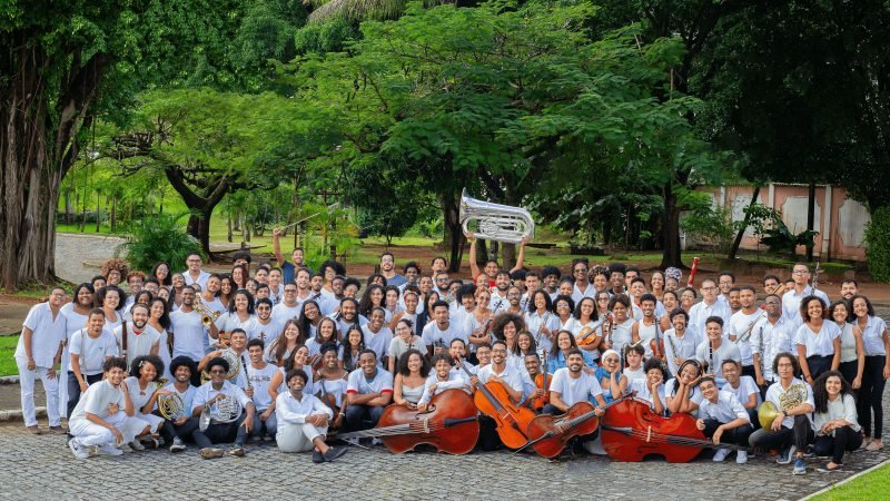 NEOJIBA encerra 2023 com principais obras de Beethoven e regência do maestro Cláudio Cruz