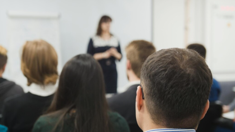 Cursos gratuitos de férias são oferecidos pela Faculdade Anhanguera à população de Conquista