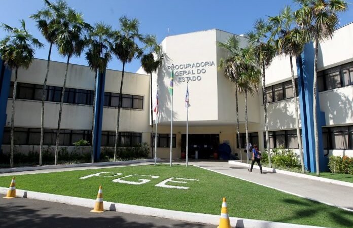 PGE-BA abre processo seletivo com 96 vagas