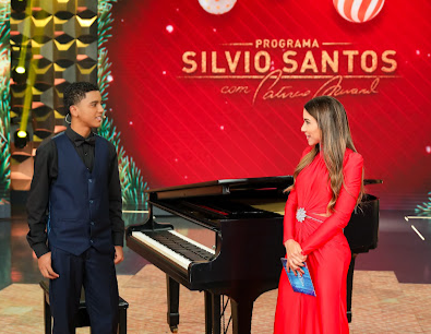 Patricia Abravanel recebe pianista que viralizou  mostrando sua participação ainda criança no “Programa Silvio Santos”