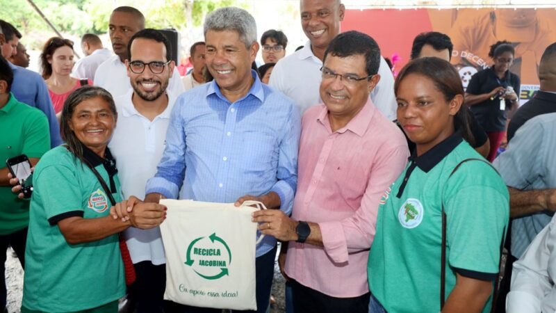Governo da Bahia entrega equipamentos para cooperativas de material reciclável