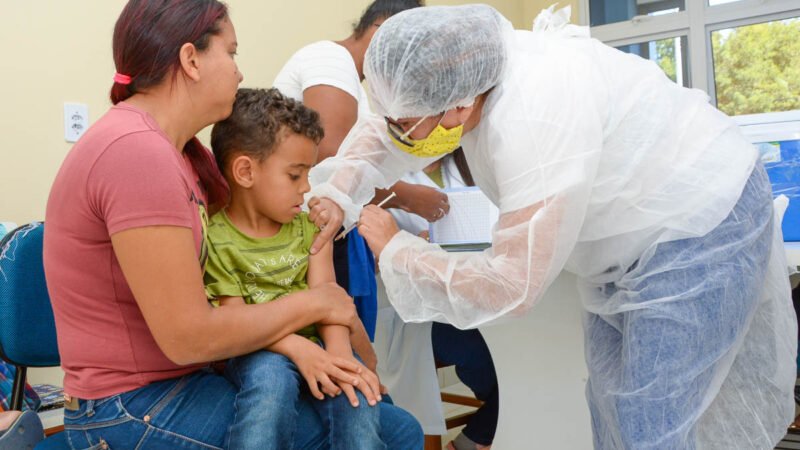 Vacinação contra Covid-19 segue nova estratégia definida pelo Ministério da Saúde para grupos prioritários