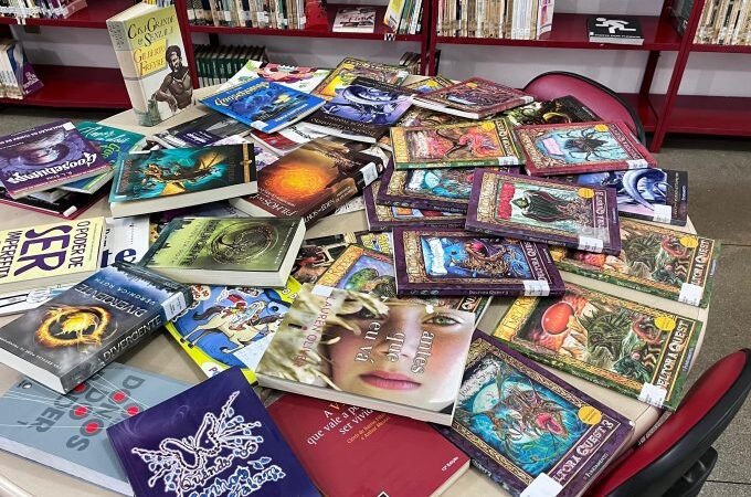 Biblioteca José de Sá Nunes recebeu mais de 1.100 livros em campanha de arrecadação.