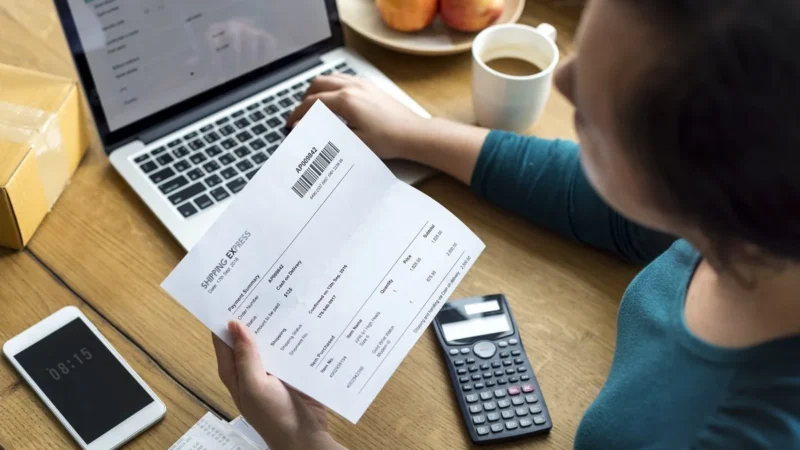 Mais de 77% da população brasileira está endividada – veja sete dicas para sair da situação 