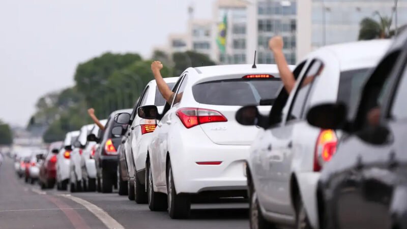 Motoristas de aplicativos mantém protestos contra projeto de regulamentação