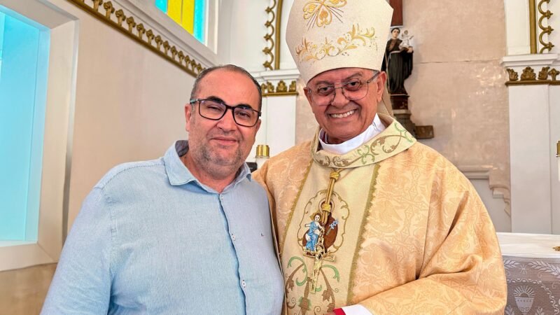 Bispo de Jequié recebe Comenda 2 de Julho em sessão especial da Alba