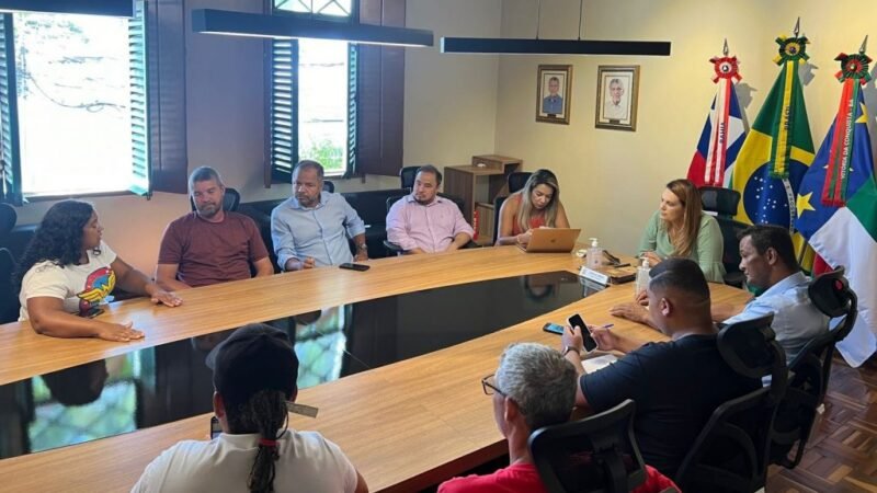 Governo Municipal destaca construção de cobertura na Praça da Bandeira