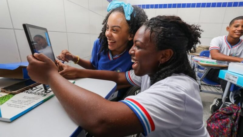 Estudantes da rede estadual de ensino são beneficiados com 148 mil tablets