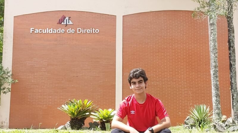 Adolescente aprovado no Instituto Tecnológico da Aeronáutica entra no livro dos recordes