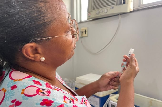 Falta de vacinas esquenta clima em postos de saúde de Vitória da Conquista