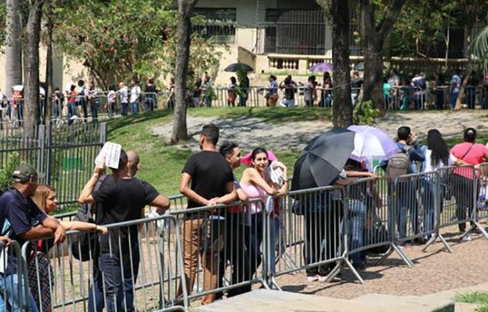 Filas para cancelar contribuição sindical se repetem pelo país