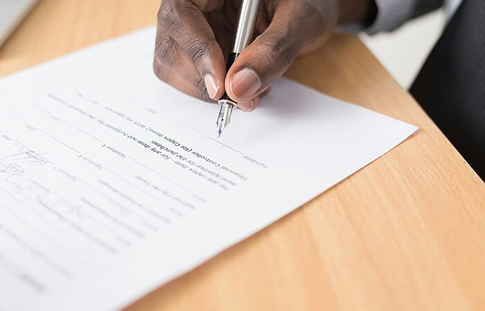 “Uma assinatura”: Crônica da semana, por Nilson Lattari