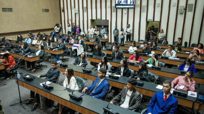 Inscrições para Jovem Deputado Baiano e Estágio Legislativo seguem até sexta-feira (31)