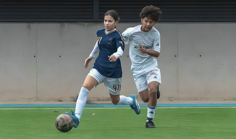 Garota de 13 anos que sonha com carreira no futebol conta como é treinar no Real Madrid