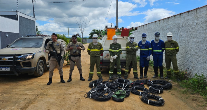 Neoenergia Coelba remove 30 ligações clandestinas em Serrolândia