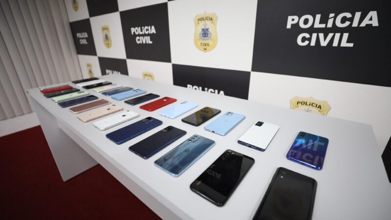 Polícia Civil devolve aos proprietários 23 celulares roubados em ônibus na capital