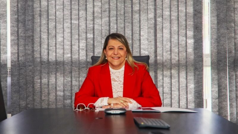 Desembargadora Cynthia Resende recebe a Comenda 2 de Julho