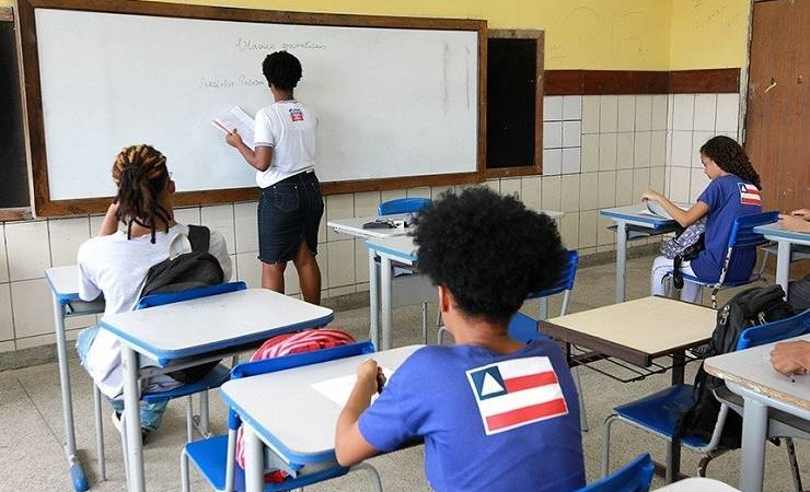 Governo do Estado concede avanço na carreira para 770 educadores na Bahia