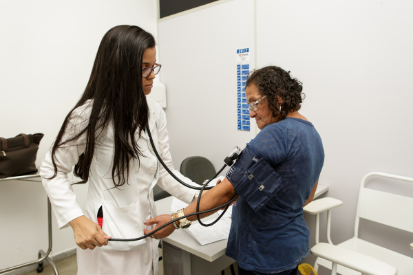 Centro Universitário de Atenção à Saúde da UESB atende comunidade