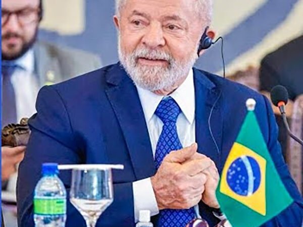 “Precisamos de coragem e vontade política para mudar”, diz Lula
