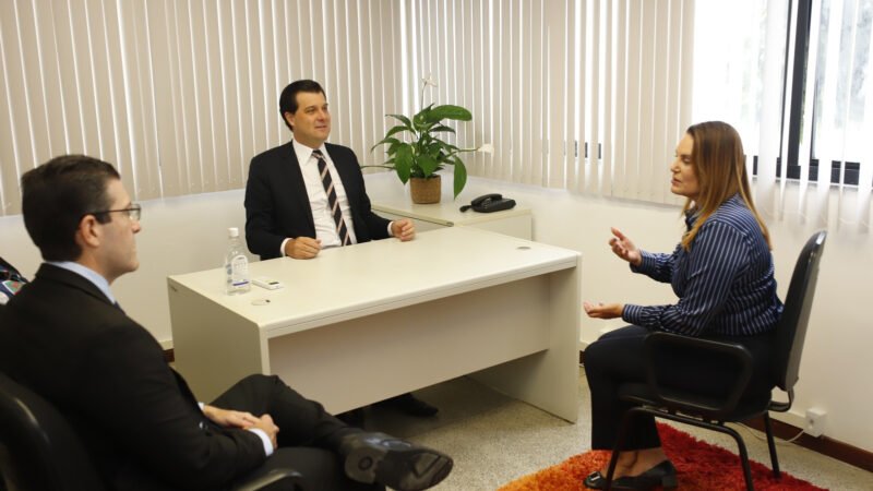 PGJ Itinerante: Procurador-geral discute pautas da cidade com prefeita de Vitória da Conquista