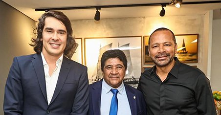 Presidente da CBF Ednaldo Rodrigues recebe Diego Fernandes, da O8 Partners e Neymar pai