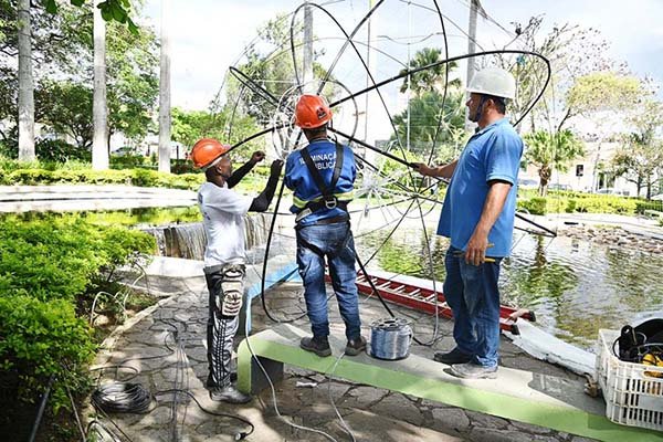 Natal Conquista de Luz: iluminação da Praça Tancredo Neves será inaugurada nesta quinta
