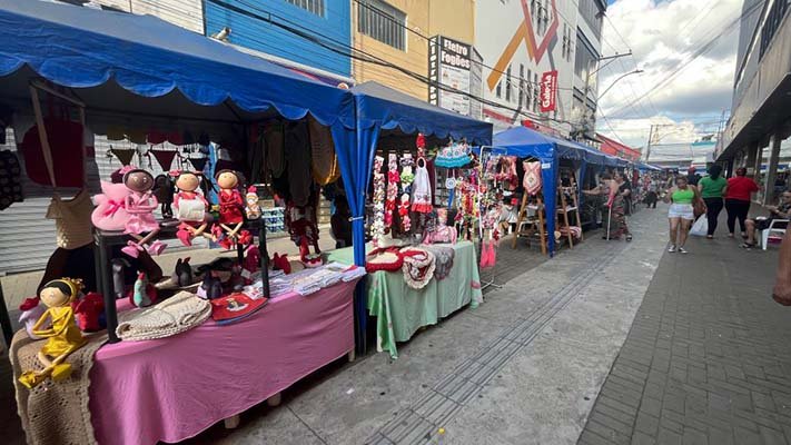 Feira da Economia Solidária oferece opções de compras para o Natal