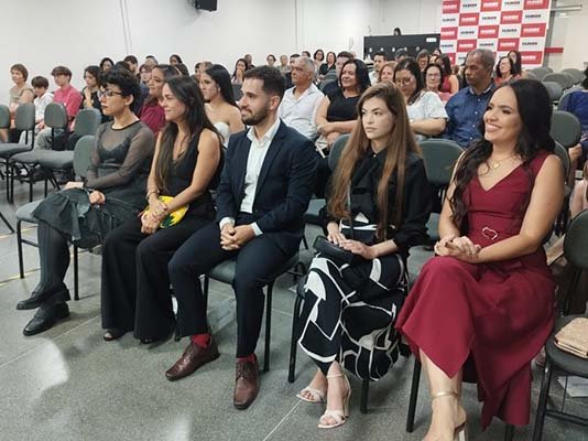 Fundação Pública de Saúde celebra formatura de novos médicos especialistas