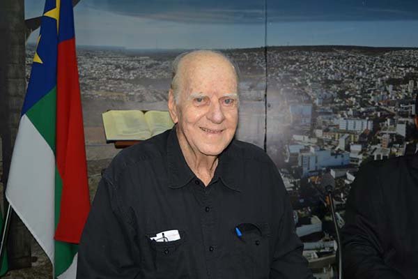 Raul Ferraz, ex-prefeito de Conquista compartilha experiências políticas em sessão na Câmara