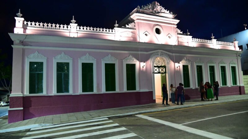 Governo Municipal entrega revitalização do prédio da Prefeitura e anuncia tombamento