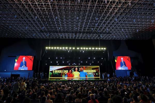 Governo antecipa ‘13º’ de aposentados do INSS amplia MCMV e lança campanha