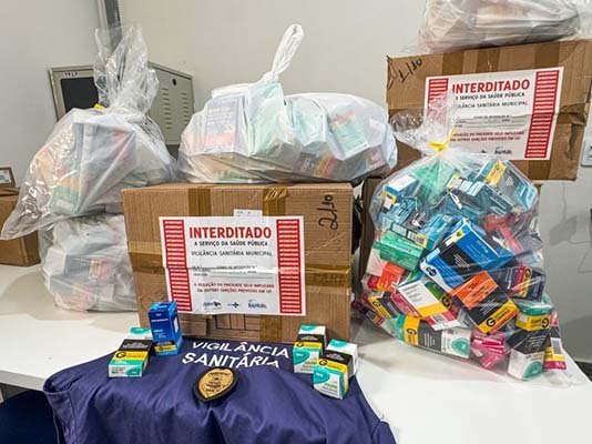 Vigilância Sanitária interdita farmácia com alvará vencido e sem responsável técnico