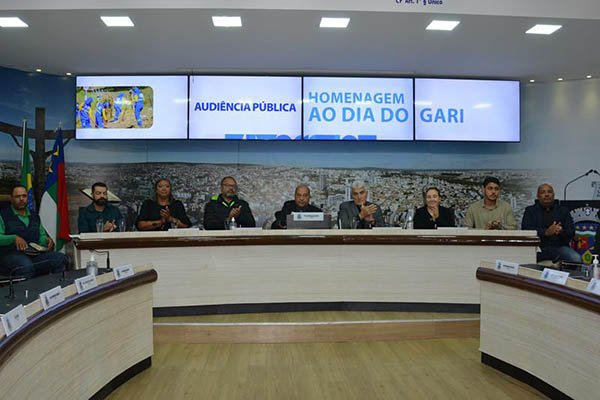 Em audiência na Câmara, garis pedem mais visibilidade e reconhecimento