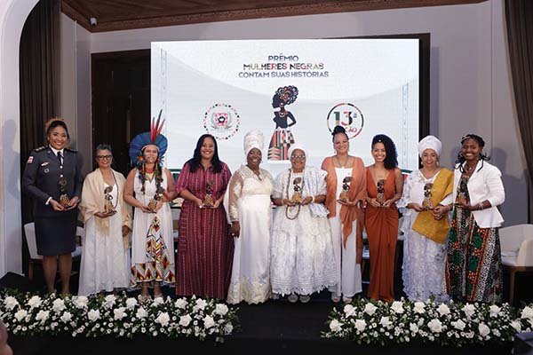 Noite de emoção e ancestralidade marcam premiação no Palacete Tirachapéu